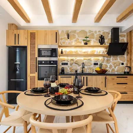 M Superior Naxos Town