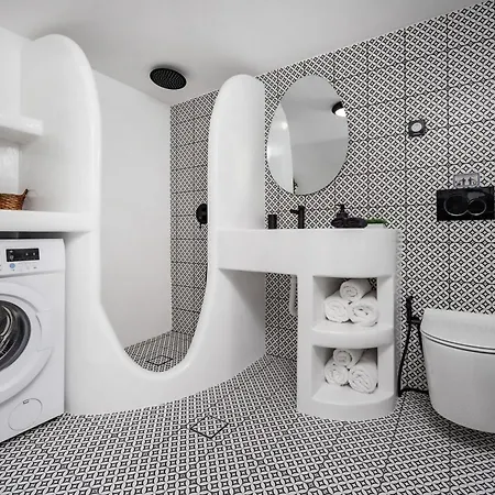 M Superior Naxos Town *