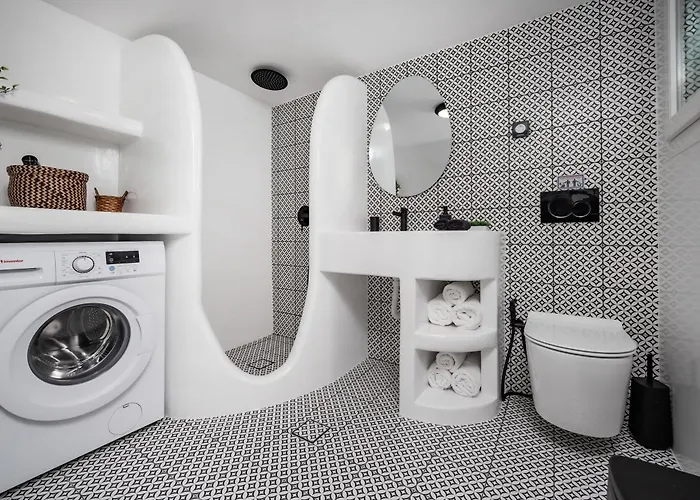 M Superior Naxos Town *