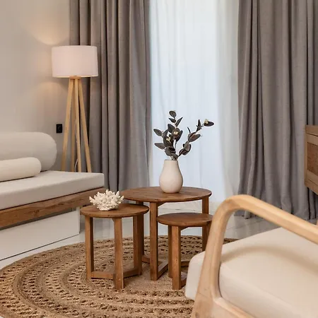 M Superior Naxos Town *