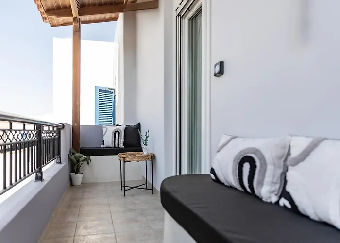 M Superior Naxos Town *