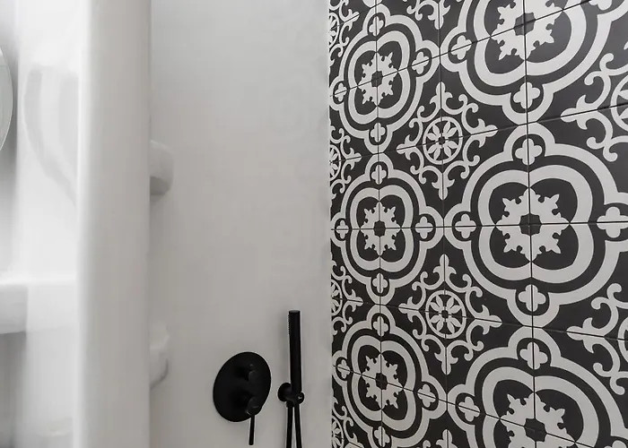 M Superior Naxos Town